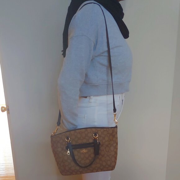 Coach Shoulder Logo Signature Bag Khaki Brown New With Tags